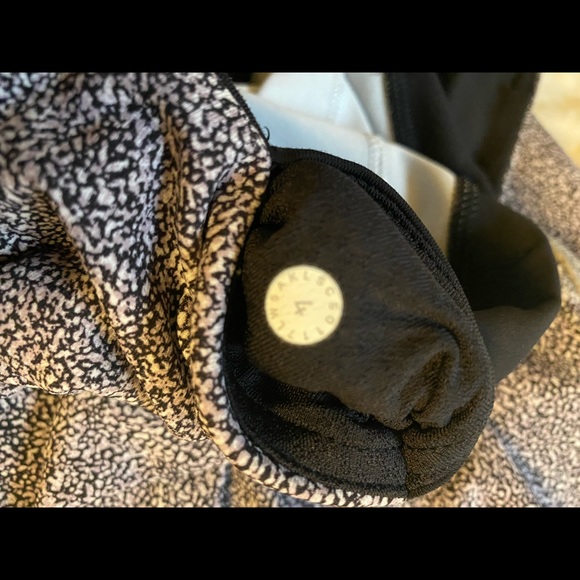 Lululemon Invigorate 7/8 Tight (25") - Picture 6 of 6